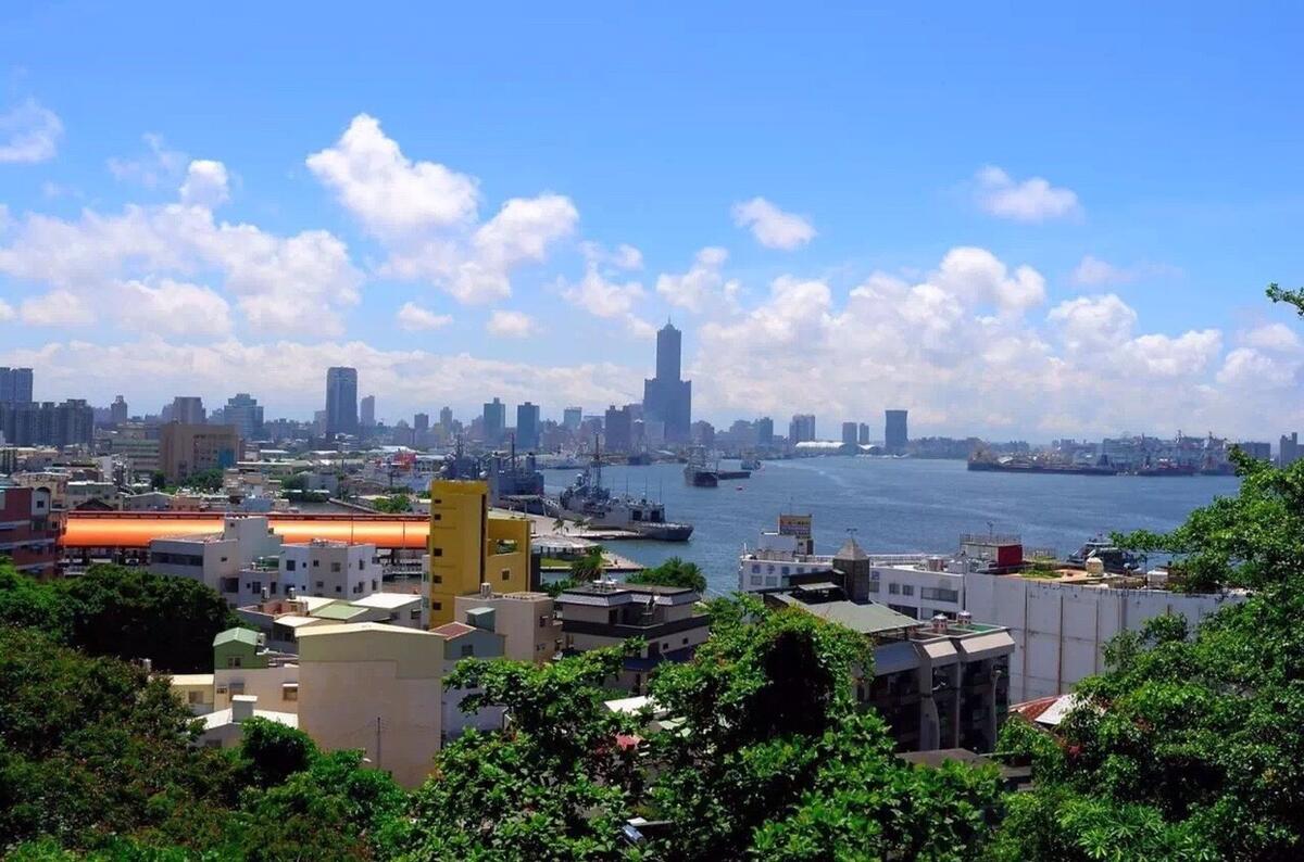 孤灯下的台湾地图沉思